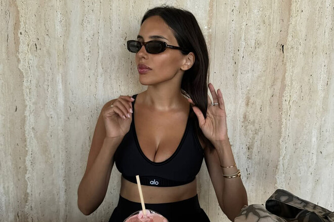 ФОТО. Жена футболиста Манчестер Сити показала великолепные формы