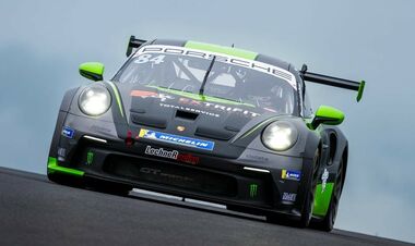 Украинец завоевал поул за рулем Порше GT3. Иван Пеклин мощно начал сезон
