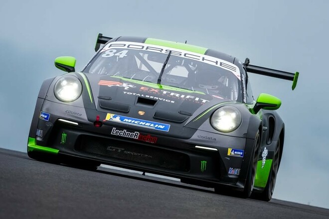 Украинец завоевал поул за рулем Порше GT3. Иван Пеклин мощно начал сезон