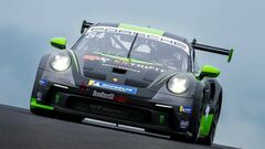 Украинец завоевал поул за рулем Порше GT3. Иван Пеклин мощно начал сезон