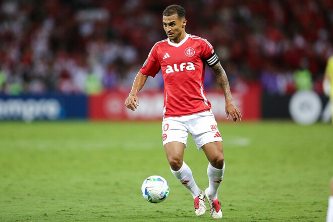 Ексгравець Шахтаря оформив асистенський хет-трик в чемпіонаті Бразилії