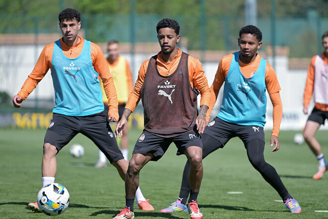 ФОТО. Шахтер провел открытую тренировку во Львове перед игрой с Динамо