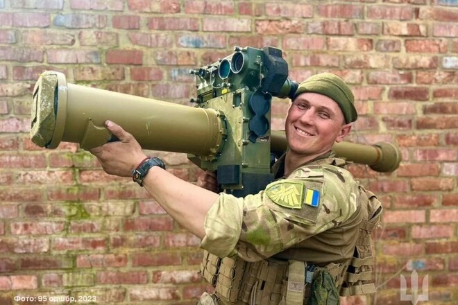 Схилимо голови. Найкращий зенітник ЗСУ, Герой України, фанат Полісся
