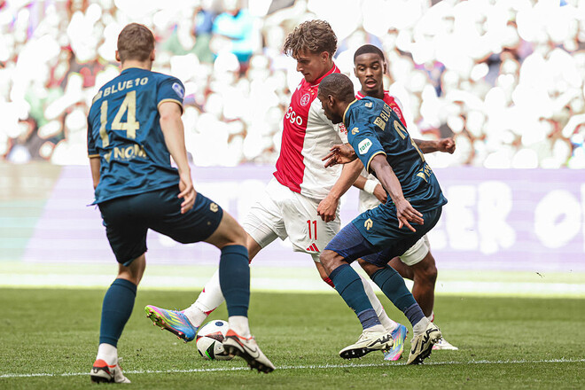 Аякс сыграл вничью со Спартой, но продолжает лидировать в Эредивизи