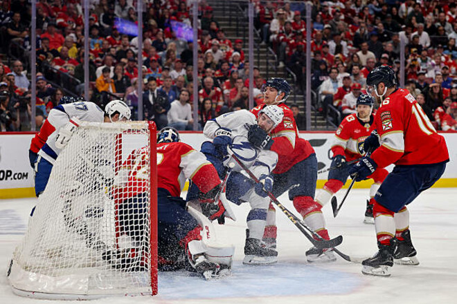 Матч НХЛ между Флоридой и Тампой отметился уникальными достижениями