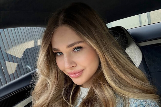 ФОТО. Дружина Забарного показала життя пари у квітні. Багато краси