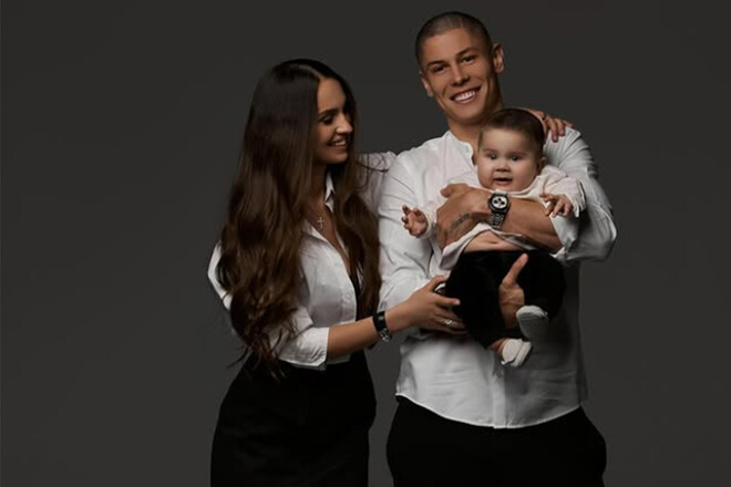 ФОТО. Денис Попов вперше показав новонародженого сина. Схожий на тата