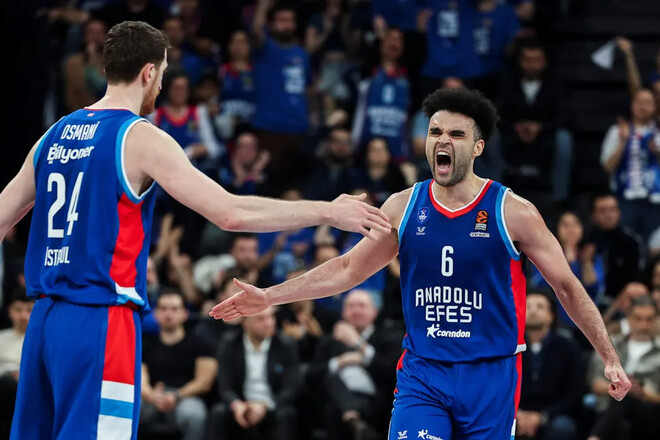 Барселона сравняла серию с Монако, Анадолу Эфес победил Панатинаикос