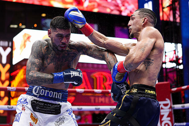 Теофимо Лопес нанес первое поражение Барбосе, защитив титул WBO