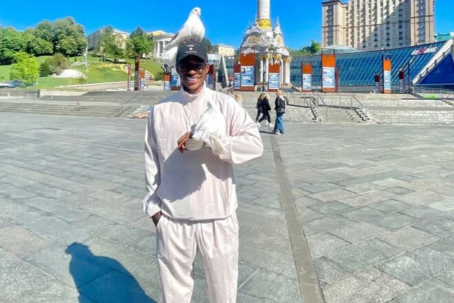 ФОТО. Легионер-новичок Динамо прогулялся по Киеву. Посетил культовое место