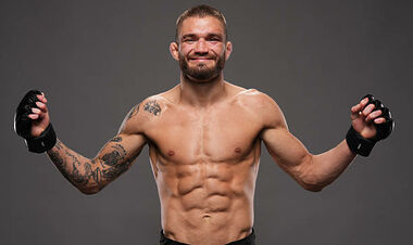 Украинец Сидей одолел американца и одержал вторую победу в UFC