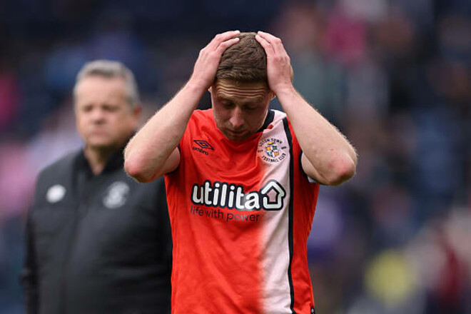 Лутон Таун второй год подряд понизился в классе