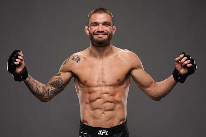 Украинец Сидей одолел американца и одержал вторую победу в UFC