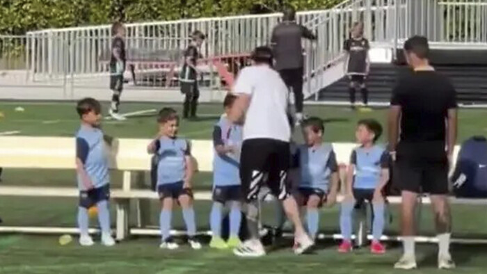ВИДЕО. Месси удивил своим поступком. Он подошел к соперникам своего сына