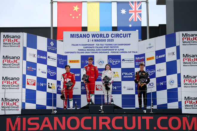 ВИДЕО. Гимн Украины прозвучал в Италии. Бондарев стал лучшим новичком гонки