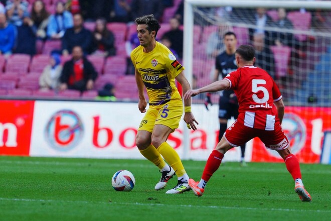 Степаненко наблюдал. Эюпспор без украинца разгромно проиграл в чемпионате