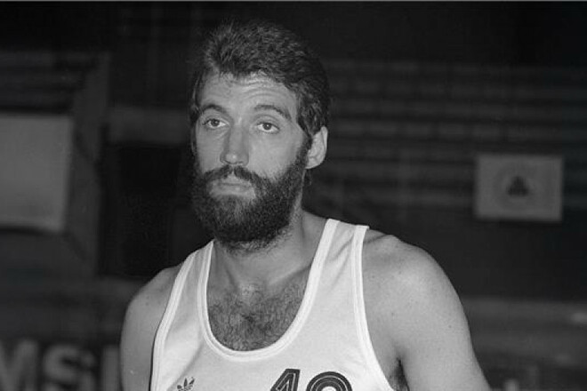 Провел 18 сезонов в клубе. Умер легендарный игрок мадридского Реала