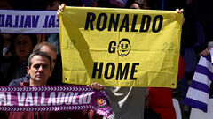 Вдрызг пьяную легенду футбола «нулевых» засекли на выходе из ресторана