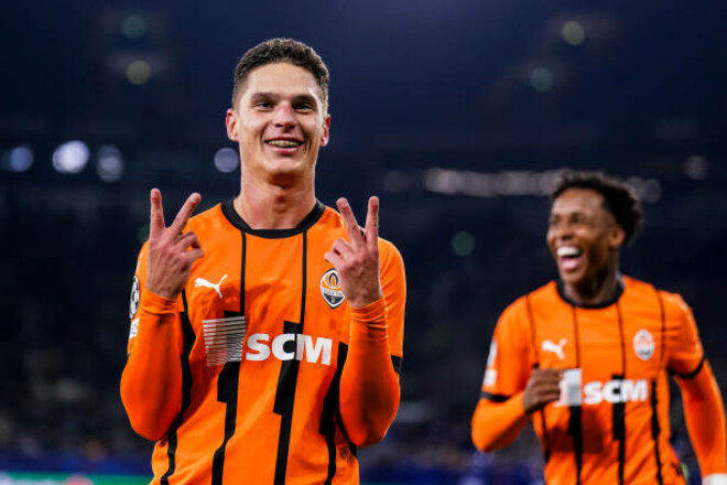 ФОТО. Судаков знову підколов Металіст 1925. Йому тепло відповіли