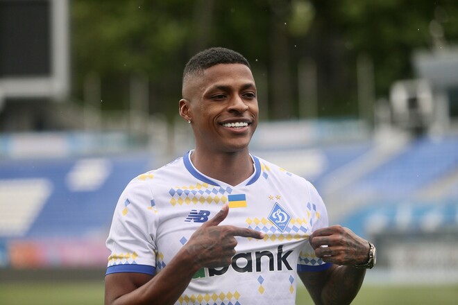 ФОТО. Динамо презентувало скандального колумбійського вінгера