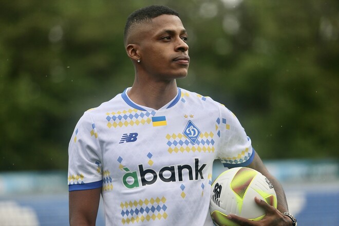 Стало відомо, під яким номером гратиме Анхель Торрес у Динамо