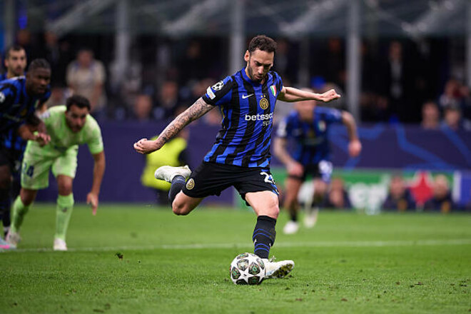 ФОТО. Гол Интера с пенальти Барселоне был забит с нарушением правил