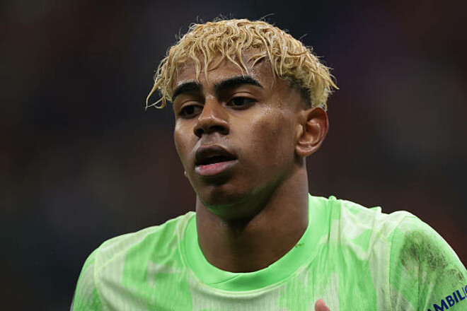 Ямаль розплакався через виліт у Лізі чемпіонів. Його втішав гравець Інтера