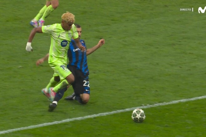 Экс-арбитр ФИФА высказался о скандале в матче Интер – Барселона