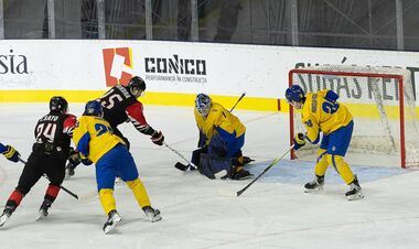 Вратарь сборной Украины: «Потеряли большой шанс выйти в элиту ЧМ»
