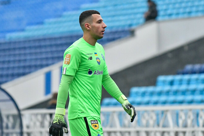 Голкипер Динамо признался, о чем говорил с тер Штегеном после игры с Барсой