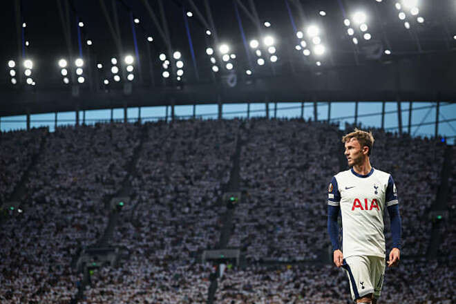 Полузащитник сборной Англии вылетел до конца сезона