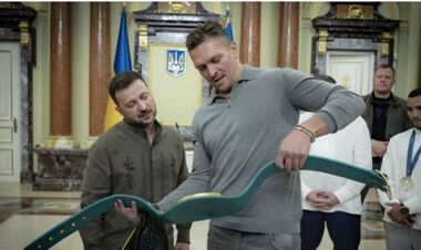ВИДЕО. Зеленский – Усику: Когда будешь побеждать Фьюри, то не сильно там...