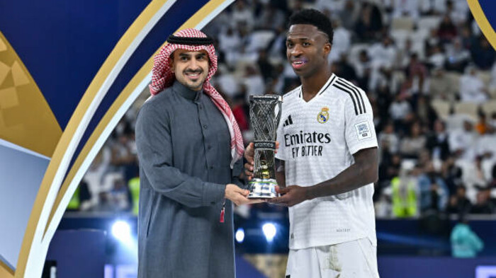 ФОТО. Вінісіус похвалився 5 трофеями, які він здобув за 24 години