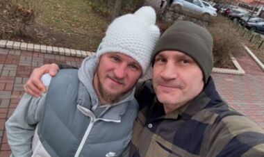 ФОТО. «С кентом». Алиев променял Милевского на легендарного боксера