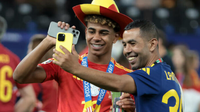 ВИДЕО. Все обговаривают то, что сделал отец Ламина Ямала. Это топ