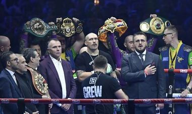 «Він виглядав, як золото». Експерти оцінили перемогу Усика в бою з Ф'юрі