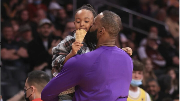 Уся в тата. Дочка Леброна Джеймса підкорює волейбол