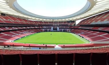 Мадридский гранд открыл каток на своем стадионе