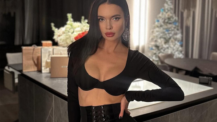 ФОТО. Колишня Артема Кравця роздала жару. Відвертий бюст і гарячий образ