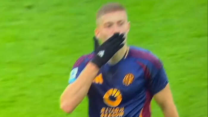 ВИДЕО. Вот что сделал Довбик для своей жены после гола. Она заметила