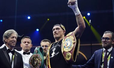 The three-time Olympic medalist explained why Usyk is better than Muhammad Ali