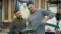 PHOTO. Welcome home, champion. Usyk met with Zelensky