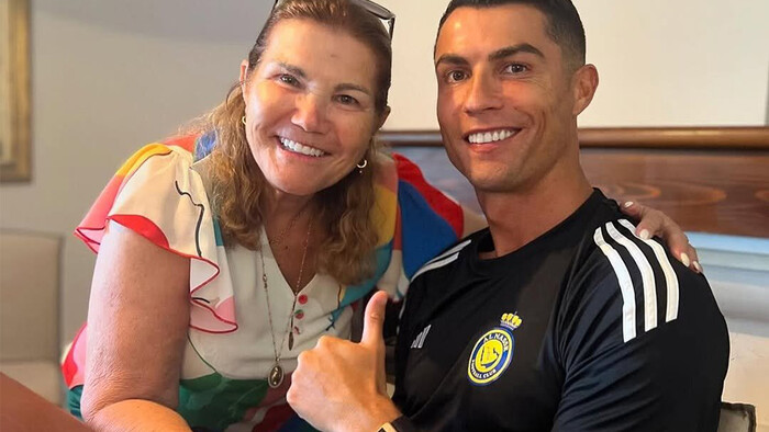 ФОТО. Кріштіану Роналду дуже мило привітав маму, і розповів одну історію