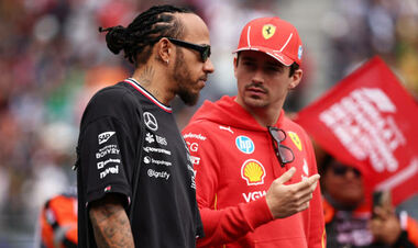 ФОТО. Чемпіон у червоному шоломі. Хемілтон став пілотом Феррарі