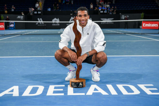 Екс-6-й номер АТР в Аделаїді вперше виграв трофей не на закритому харді