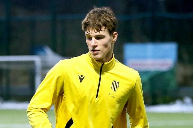 Шукають гравців. 16-річний форвард тренується з основою Руха