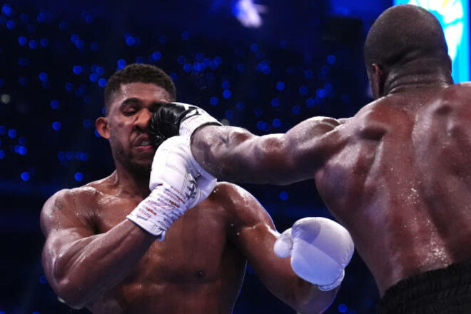 Леннокс Льюїс назвав найкращий удар у боксі у 2024 році