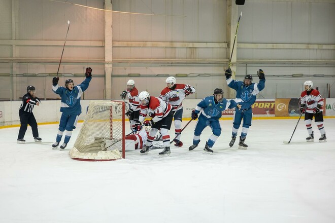 ЧУ по хоккею. 9 шайб и хет-трик форварда в матче аутсайдеров сезона