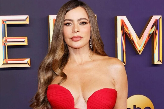 ФОТО. У Хэмилтона роман с 52-летней моделью? Из застали вместе