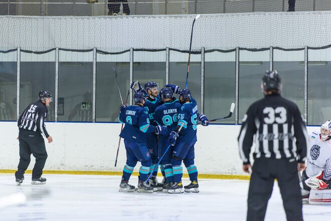 ЧУ по хоккею. Лидер сезона провел первый матч года